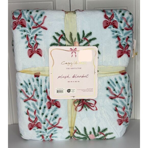 Cozy Under “The Mistletoe” Plush Blanket – Extremely Soft Holiday Throw – NWT - Picture 2 of 11